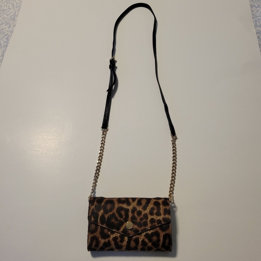 Michael Kors NWOT Leopard Print Calf Hair wallet in a chain.